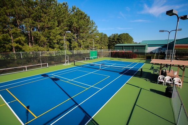 Pourquoi avoir un terrain de sport personnalisé et comment entretenir son terrain de pickleball ?